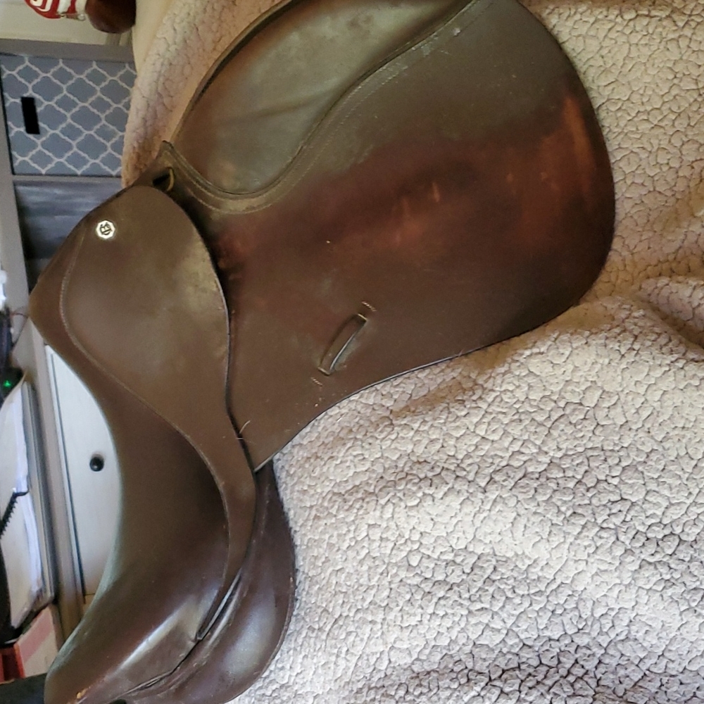 Nice Barnsby Close Contact 16.5"  Jumping Saddle Med Wide Tree - Make Offer!